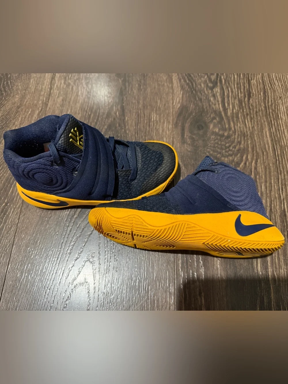 Nike Kyrie 2 Kids Basketball Shoes Navy Gold Yellow Size 11C